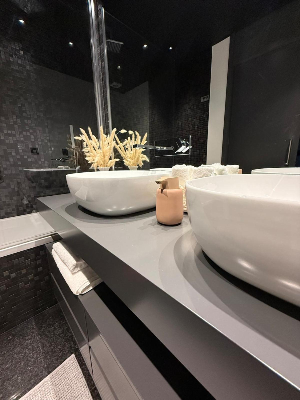 Zukiryo Seaside - New Apartment Pool Wifi Ac フンシャル エクステリア 写真