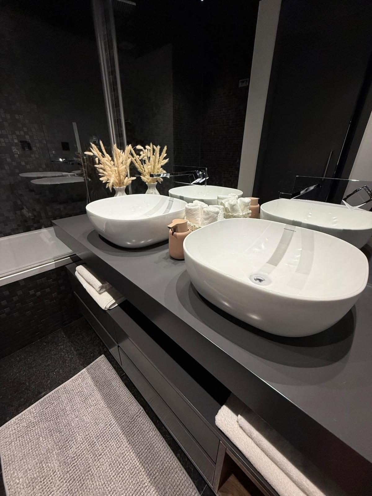Zukiryo Seaside - New Apartment Pool Wifi Ac フンシャル エクステリア 写真